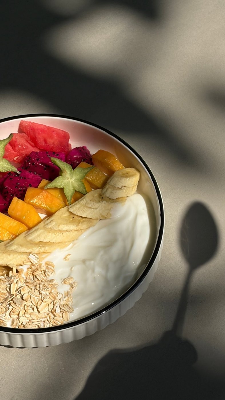 Tropical fruit bowl with yoghurt